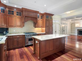 28 E Maple Street 28, New Canaan CT 06840