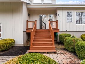 6 Daniels Drive, Danbury CT 06811