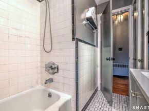 7 E Lake Road, Trumbull CT 06611