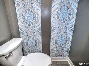 7 E Lake Road, Trumbull CT 06611