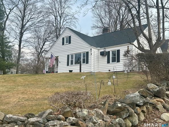 7 E Lake Road, Trumbull CT 06611