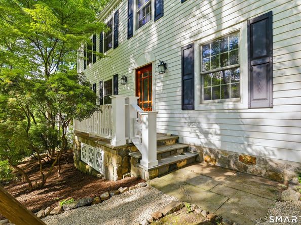 156 W Haviland Lane, Stamford CT 06903