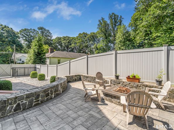 17 Woodlawn Drive, Trumbull CT 06611
