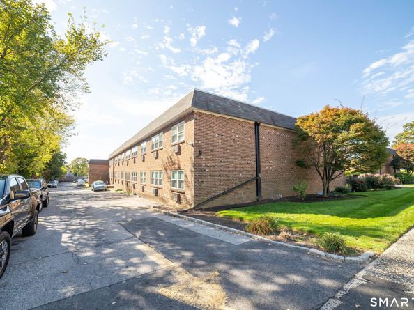 637 Cove Road D5, Stamford CT 06902