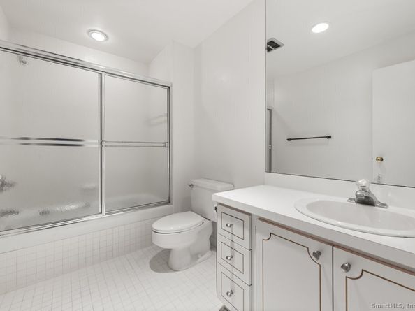 3200 Park Avenue 11E2, Bridgeport CT 06604