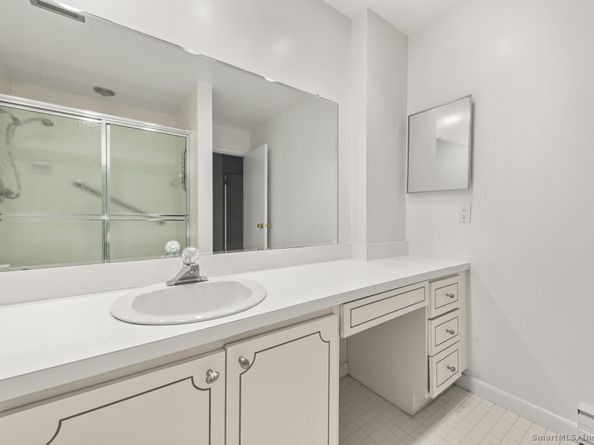 3200 Park Avenue 11E2, Bridgeport CT 06604