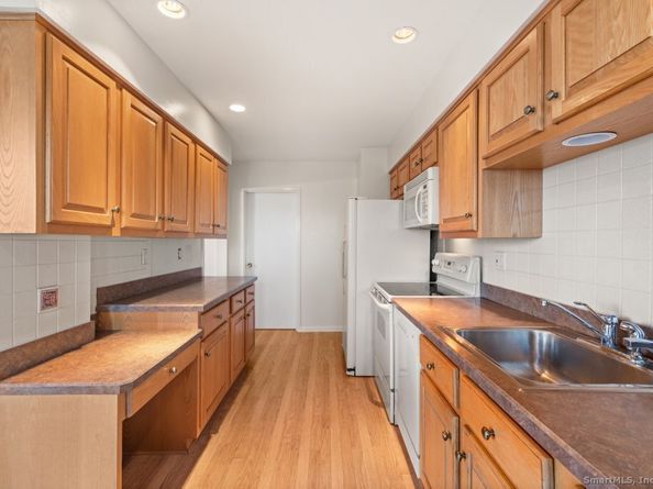 3200 Park Avenue 11E2, Bridgeport CT 06604