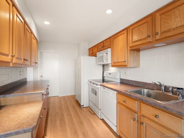 3200 Park Avenue 11E2, Bridgeport CT 06604