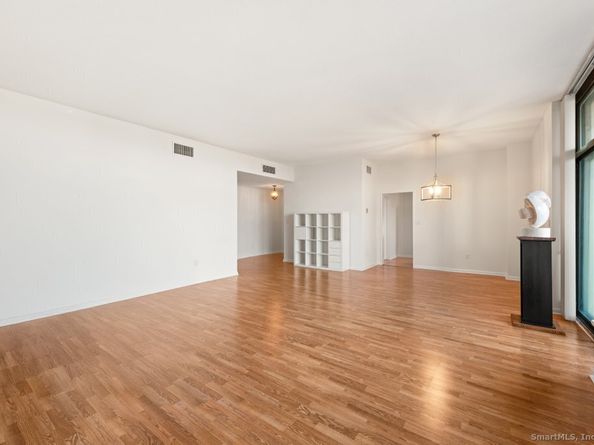 3200 Park Avenue 11E2, Bridgeport CT 06604