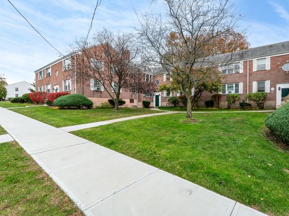 23 Standish Road APT 2, Stamford CT 06902