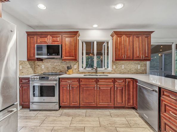 15 Blackberry Road, Trumbull CT 06611