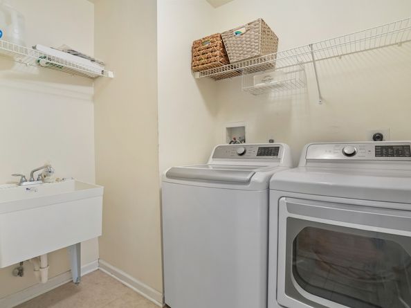 360 Nutmeg Lane 360, Stratford CT 06614