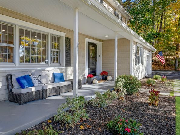 19 Littlebrook Road, Darien CT 06820