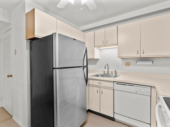 1633 Washington Boulevard APT 5H, Stamford CT 06902