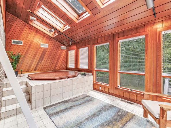 28 Strawberry Lane, Shelton CT 06484