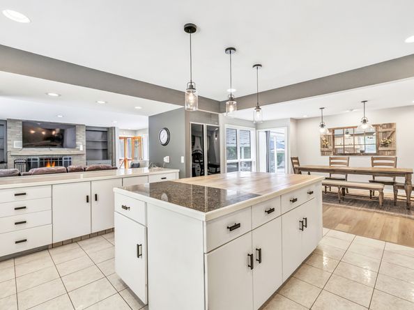 28 Strawberry Lane, Shelton CT 06484