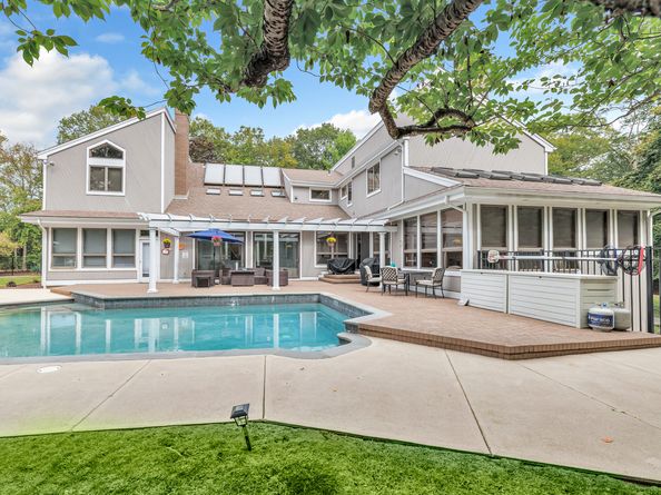 28 Strawberry Lane, Shelton CT 06484
