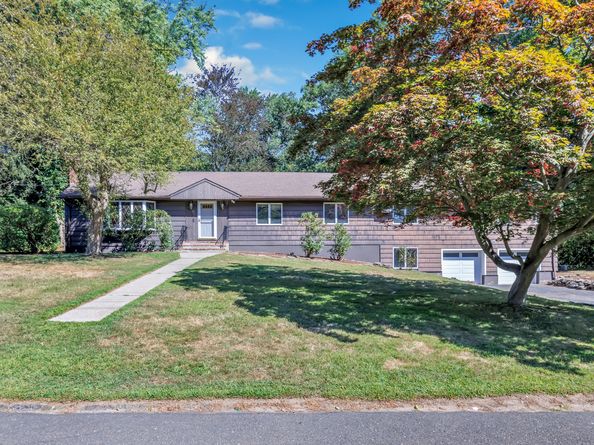 17 Old Orchard Lane, Trumbull CT 06611