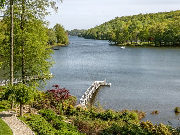 4 Harbour View Drive, New Fairfield CT 06812