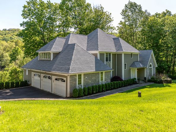 4 Harbour View Drive, New Fairfield CT 06812