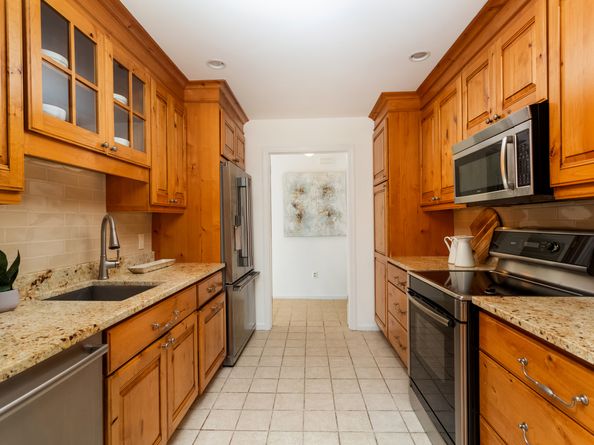 144 Lansdowne 144, Westport CT 06880