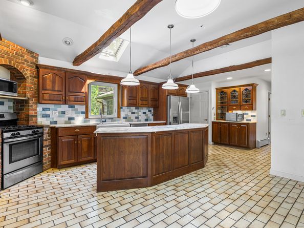 104 Putting Green Road, Fairfield CT 06825
