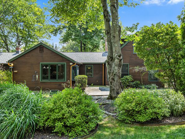 104 Putting Green Road, Fairfield CT 06825