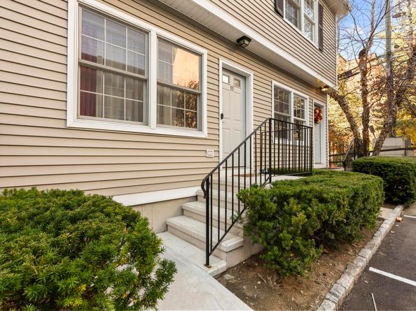 48 Strawberry Hill Avenue 11, Stamford CT 06902
