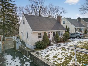563 Lakeside Drive, Bridgeport CT 06606