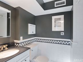 135 Comstock Hill Road, New Canaan CT 06840