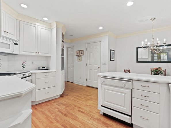 47 Bank Street 47, New Canaan CT 06840