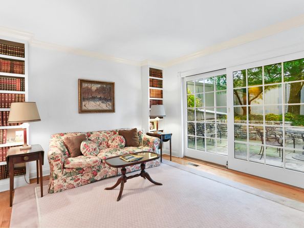 47 Bank Street 47, New Canaan CT 06840