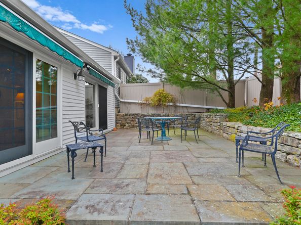 47 Bank Street 47, New Canaan CT 06840