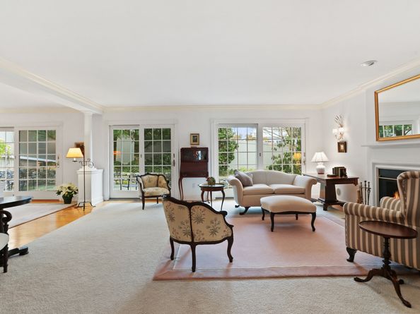 47 Bank Street 47, New Canaan CT 06840