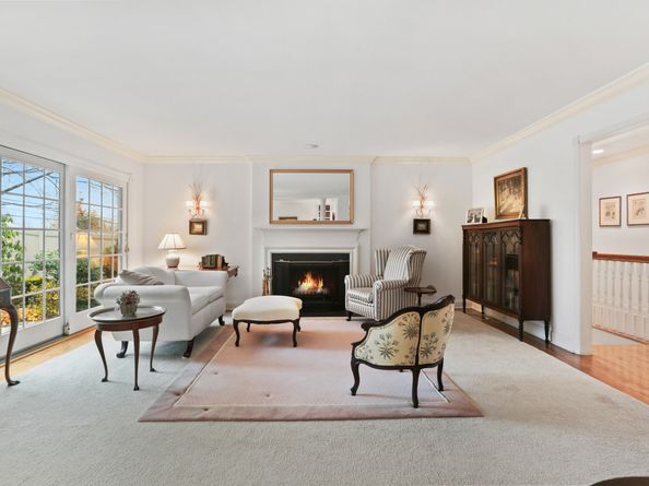 47 Bank Street 47, New Canaan CT 06840