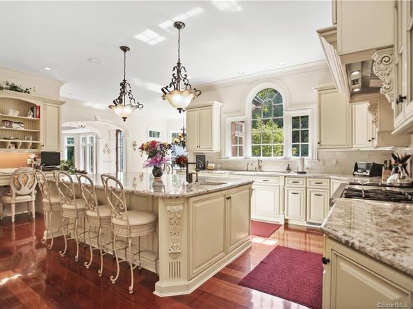 26 Pequot Lane, New Canaan CT 06840