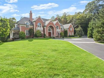 26 Pequot Lane