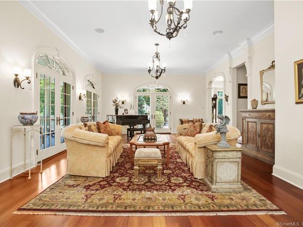 26 Pequot Lane, New Canaan CT 06840