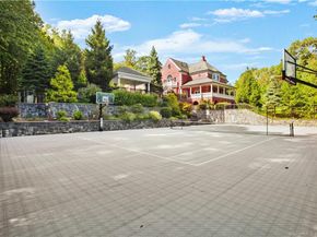 26 Pequot Lane, New Canaan CT 06840