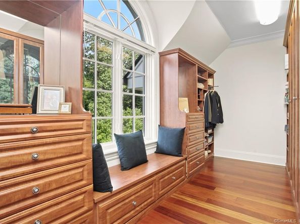 26 Pequot Lane, New Canaan CT 06840