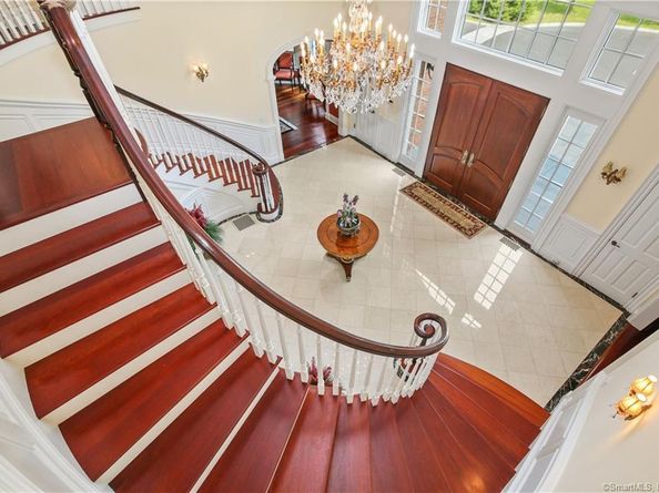 26 Pequot Lane, New Canaan CT 06840