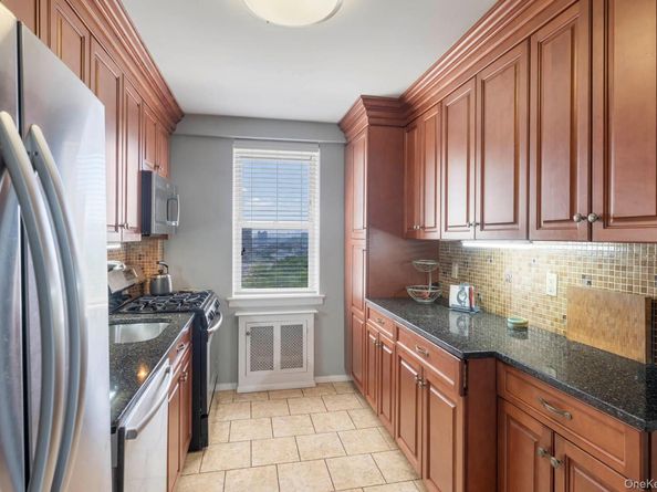 3135 Johnson Avenue 16C, Bronx NY 10463