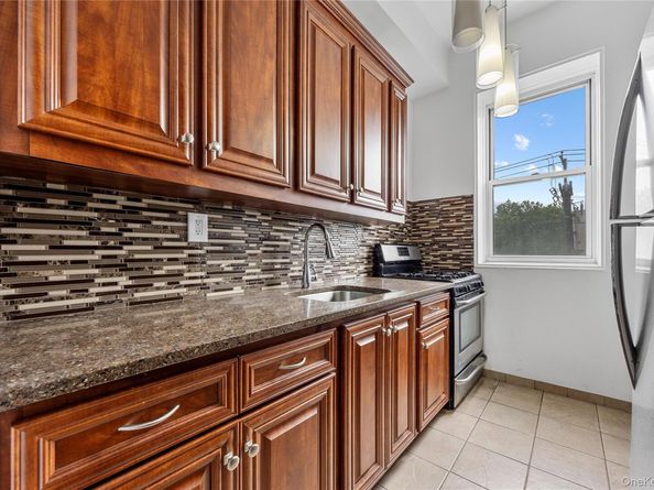 355 Bronx River Road 1i, Yonkers NY 10704