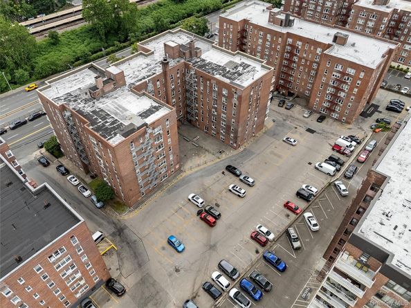 355 Bronx River Road 1i, Yonkers NY 10704