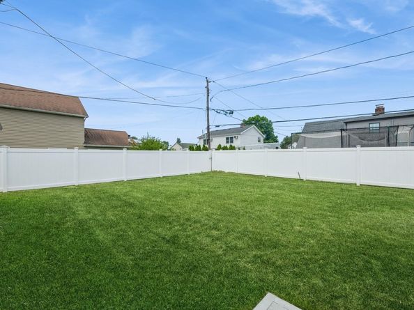 5 Thimble Lane, Hicksville NY 11801