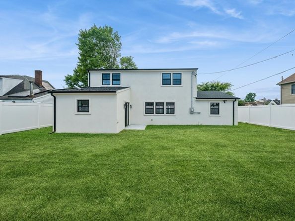 5 Thimble Lane, Hicksville NY 11801