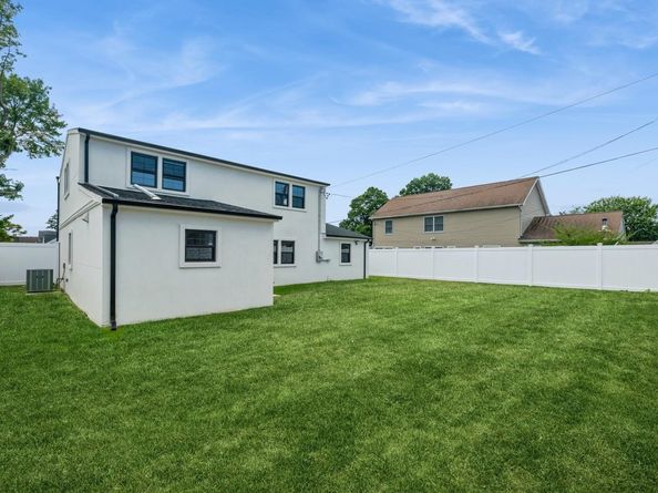 5 Thimble Lane, Hicksville NY 11801