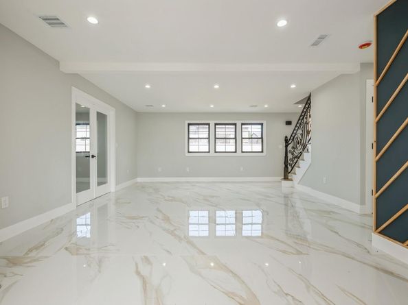 5 Thimble Lane, Hicksville NY 11801
