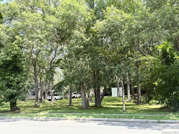 1101 Broadway Avenue, Holbrook NY 11741