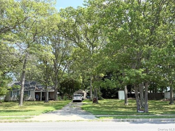 1101 Broadway Avenue, Holbrook NY 11741